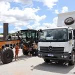 Agricultores de São Roque do Canaã recebem equipamentos