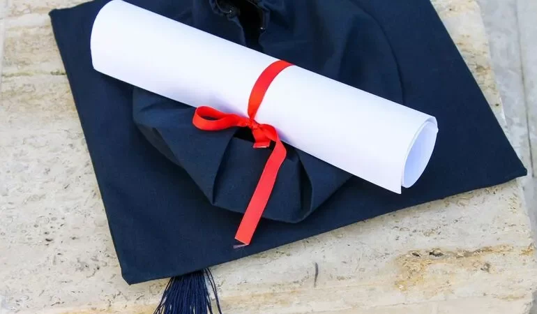 Diploma de papel do ensino superior passa a não ter validade