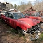 Explorando o maior ferro velho de carros clássicos do mundo