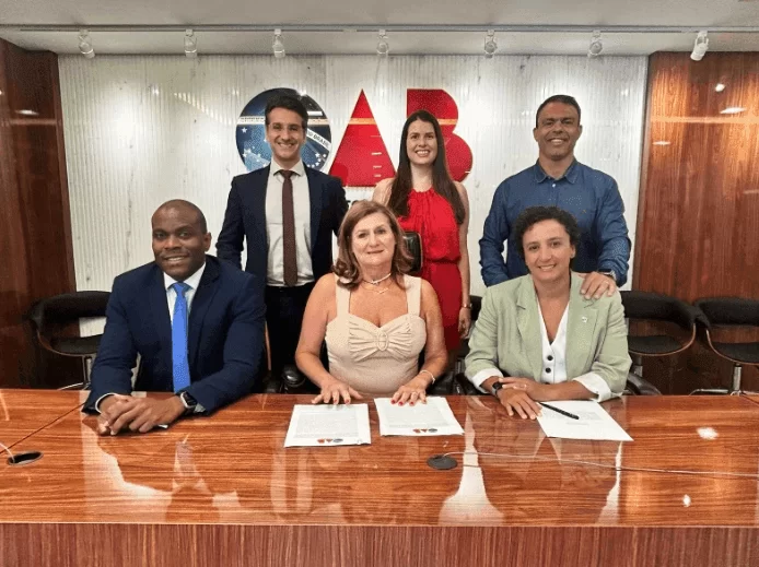 Nova presidente toma posse regimental na OAB ES